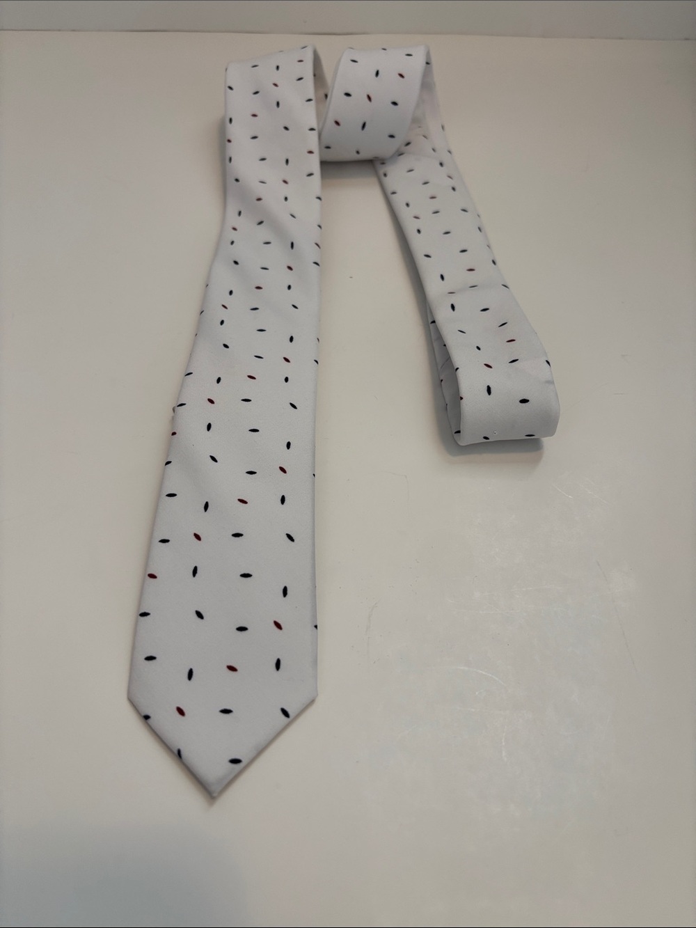 NWT! Skinny Tie Madness White Skinny Tie and Silver Tie Clip